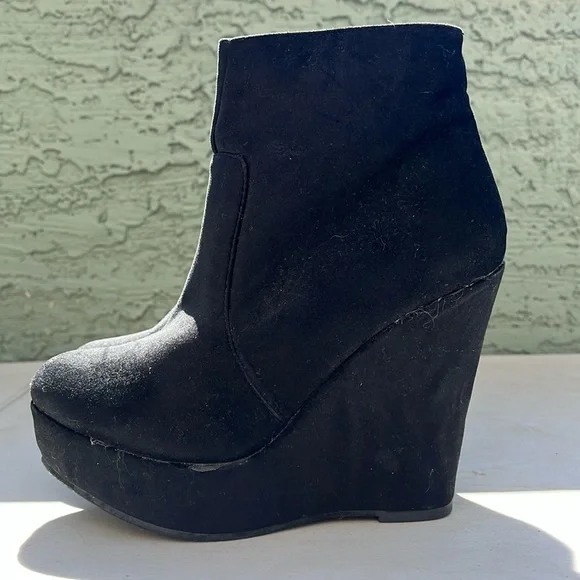 TOP Moda Black Wedge Ankle Bootie 👢 - Picture 4 of 5